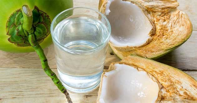 Nước dừa uống mùa hè rất mát, nhưng không nên lạm dụng - có thể sẽ gây hại cho sức khỏe